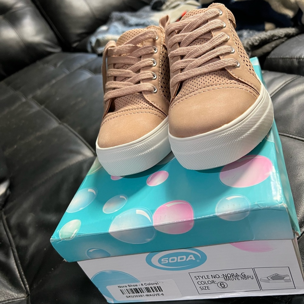 Sneakers